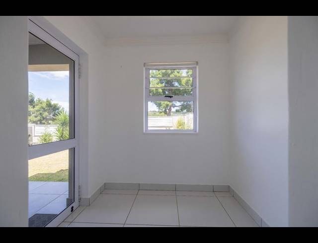 3 BEDROOM HOUSE FOR SALE IN OATLANDS NORTH